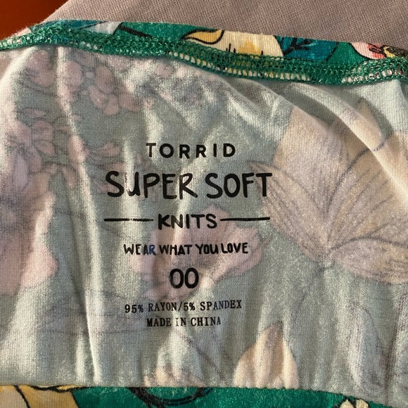 Torrid Super Soft Knits Floral Dress w/ Pockets- Green and Cream - Picture 4 of 4